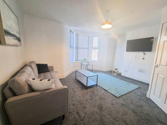 1 Modern Double Room in Wirral Area! Main Photo