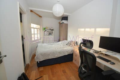  En suite in 4 Bed Flat Regent's Park!  Main Photo