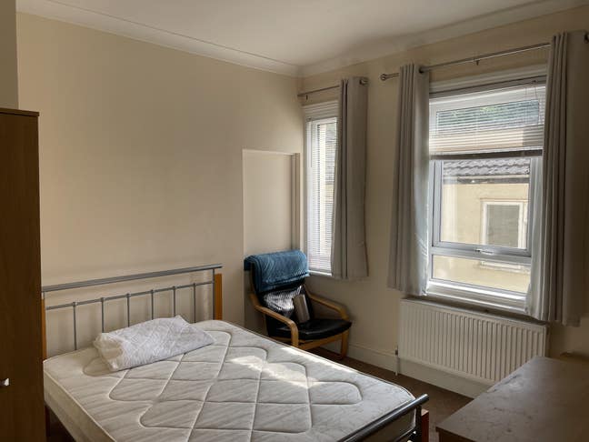 Large Double Room Main Photo