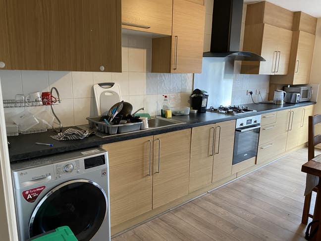Big and Clean double room near Uni & city centre Main Photo