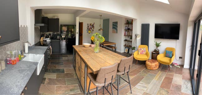 Double Room in modernised house Main Photo