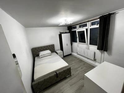 Newly redecorated double room available! Main Photo