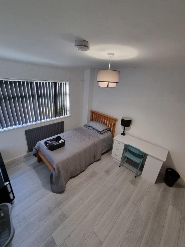 Shared 3 Bed for Benefit Recipients Only  Main Photo