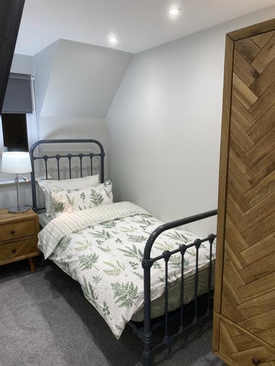 Stunning 3 storey 1xSingle available  Main Photo