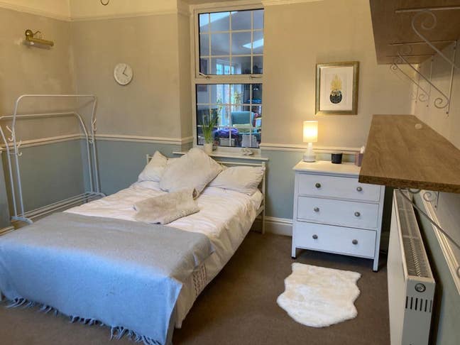 Lovely large room available  Monday to Friday  Main Photo