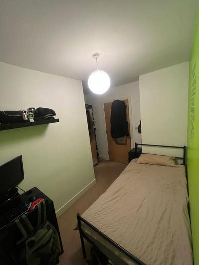 Single bedroom in a friendly City Centre flat Main Photo