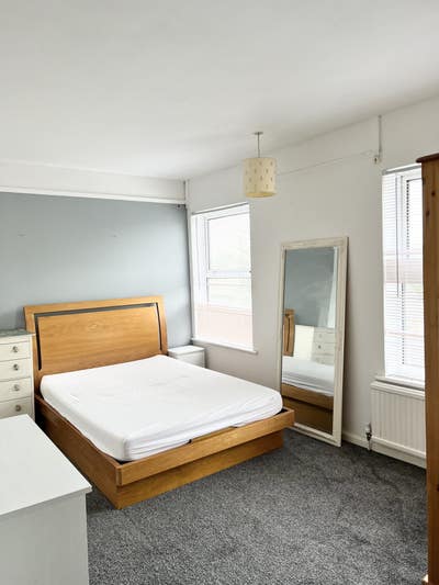 Double room in shared house bills incl central Main Photo