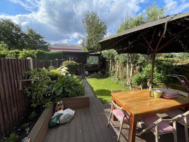 Large Double Room in Surrey Quays Main Photo