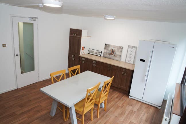 Move in ASAP double room  - professionals  Main Photo