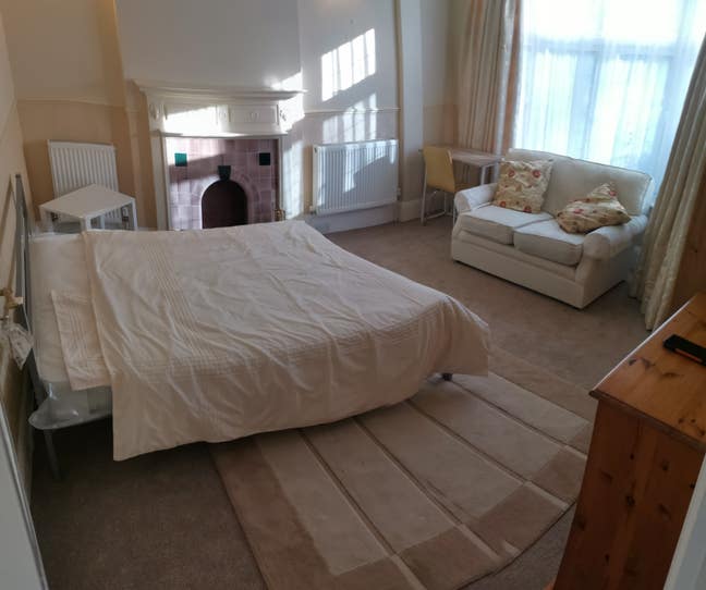 Large Double Room 4.2mx3.7m Highams Park/Chingford Main Photo