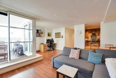 2 bed 2 bath flat in central location - Freeman's Main Photo