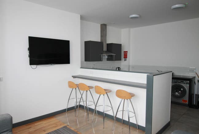 🏙️ Luxury 5-Bedroom Apartment – Liverpool City  Main Photo