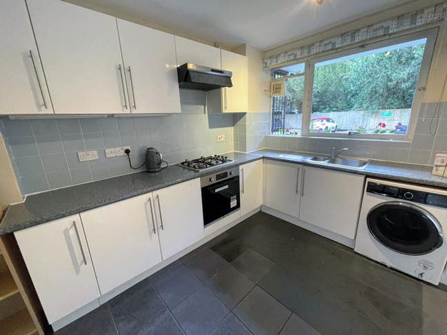 Spacious Room in Putney Available from Nov 2nd! Main Photo