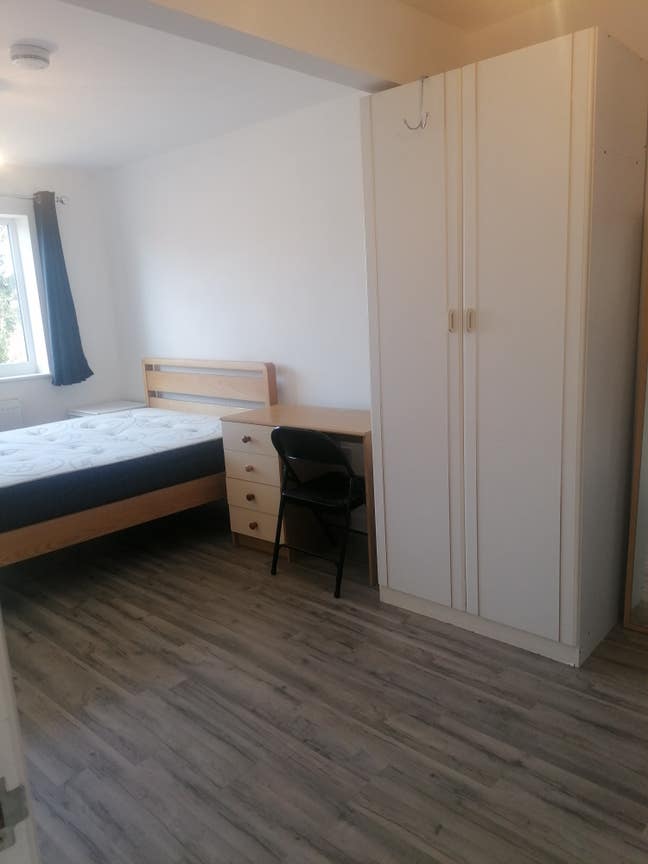 Double room ensuite opposite Blackpool Vic A&E Main Photo