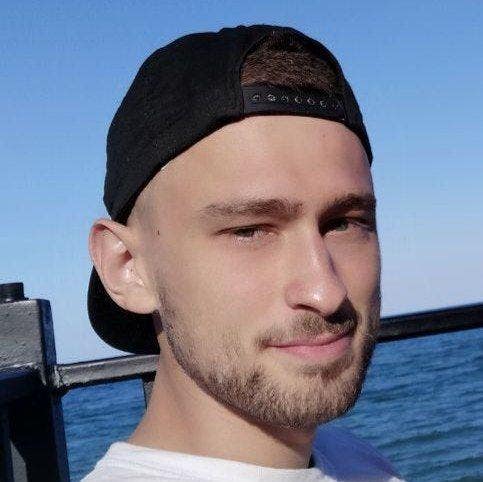 Professional (hotel engineer), tidy & easy-going  Main Photo
