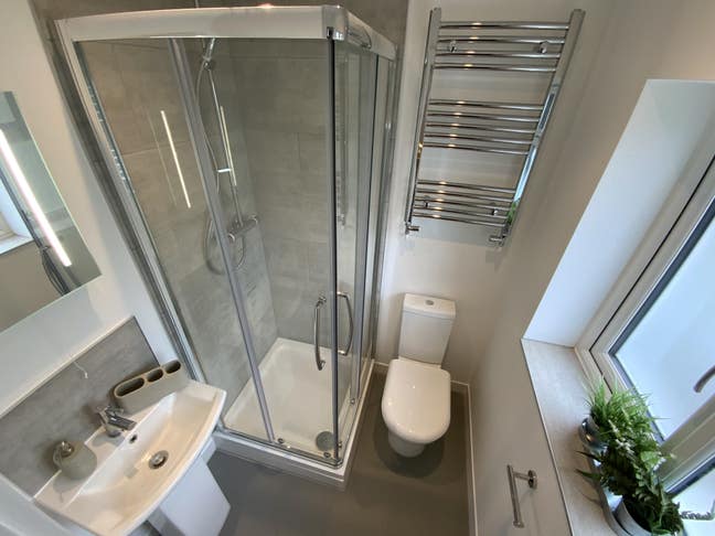 Newly Renovated Large Double Ensuite Rooms (46M) Main Photo