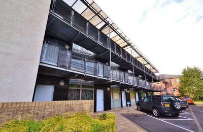 One Bed Apartment in Town Centre Main Photo