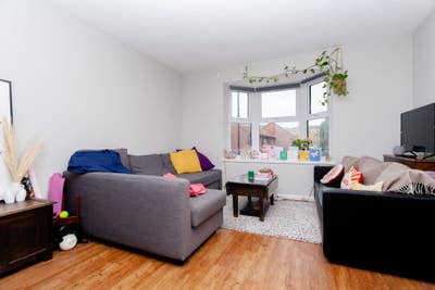 Amazing modern bright and airy 1 bedroom flat Main Photo