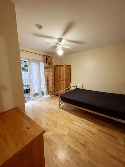 Lovely Double Room with Garden Access - Charlton Main Photo
