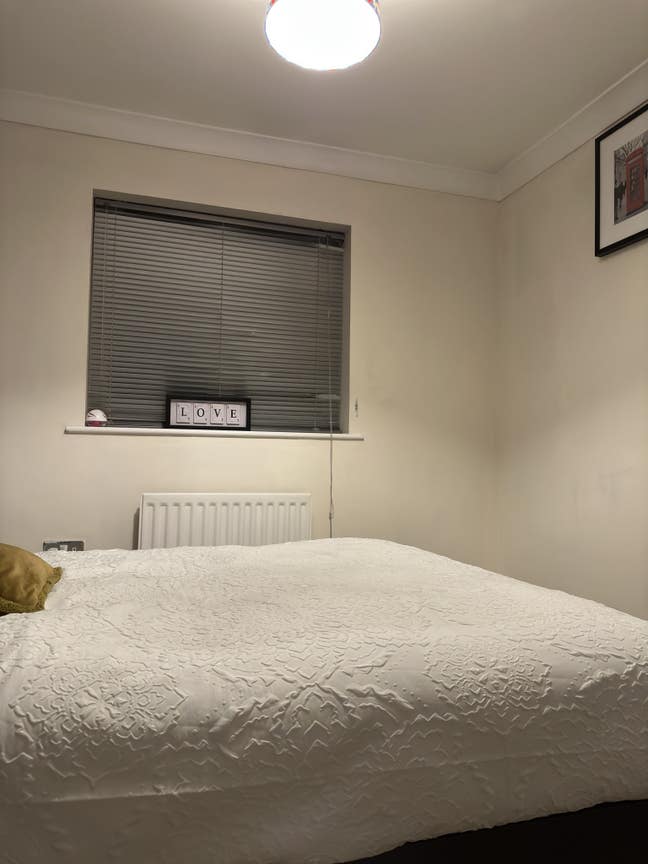 Large double room in a family home  Main Photo