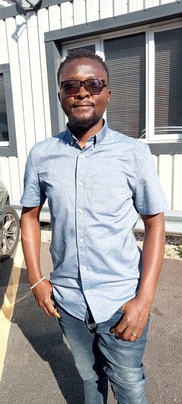 Professional Male seeks a studio room Main Photo