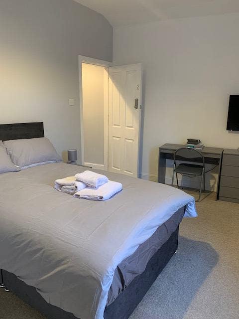 Refurbished fully furnished 3 bed property.  Main Photo