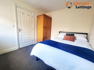 Furnished double bedroom with all bills & WiFi Main Photo