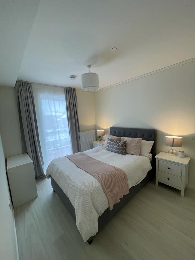 Lovely Double Room in Spacious Apartment   Main Photo