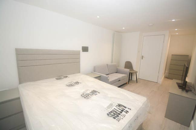 New Studio in Stratford!! Spacious/Private Garden Main Photo