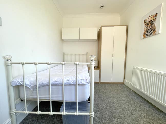 Bright Furnished bills Inc 10 mins to JPM / RBH Main Photo