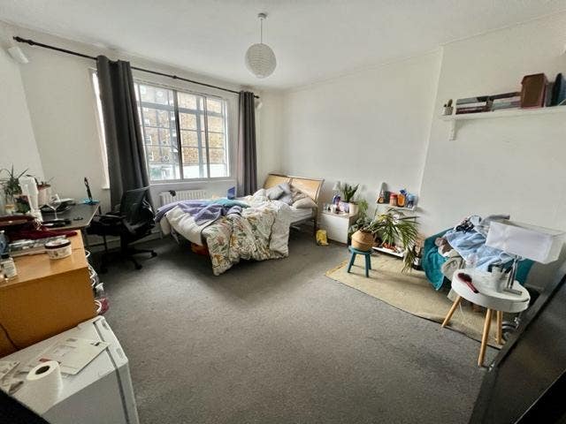 Large Double Bedroom - 1 Min Walk to Tube Main Photo