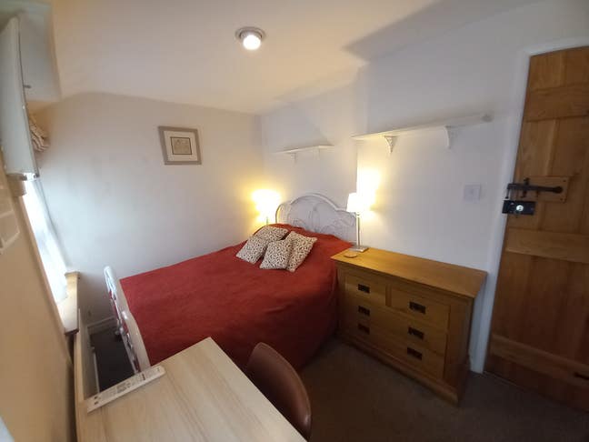 Double bed single occupancy room to rent  Main Photo