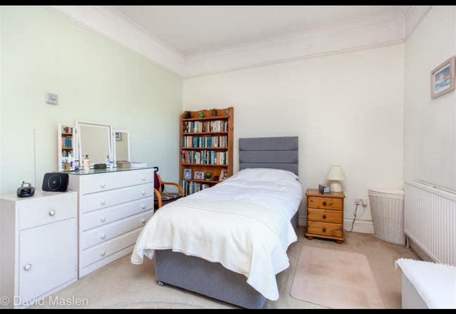 Large single room to let, close London road  Main Photo