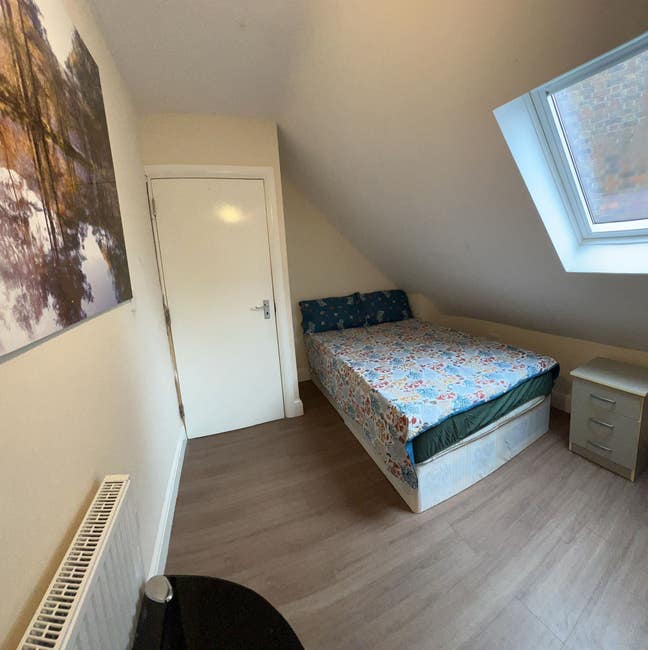 Cosy Double room available  three bedrooms flat  Main Photo