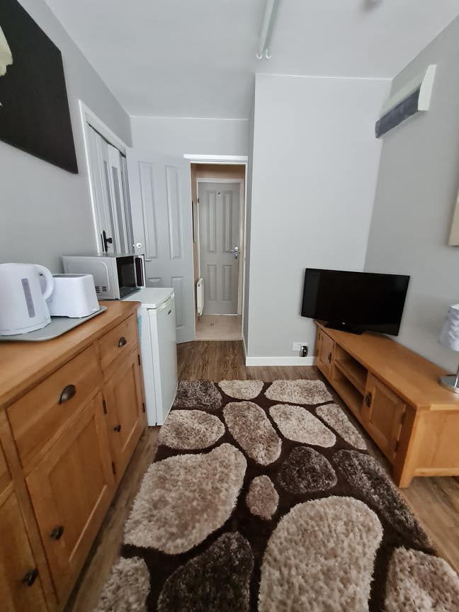 Fully Furnished Double Room, Ensuite, Own Kitchen. Main Photo