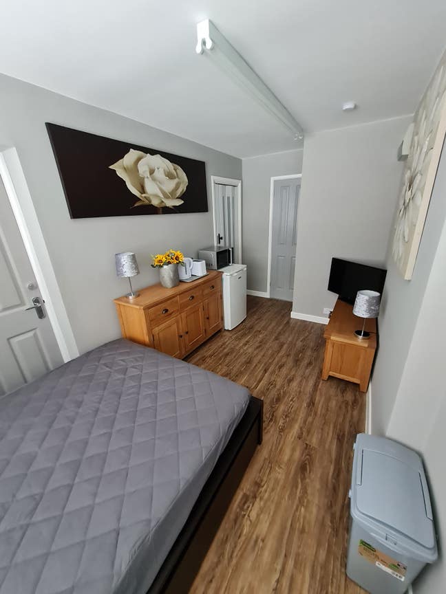 Fully Furnished Double Room, Ensuite, Sep Kitchen. Main Photo