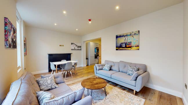 Beautiful furnished double bedroom with en suite  Main Photo