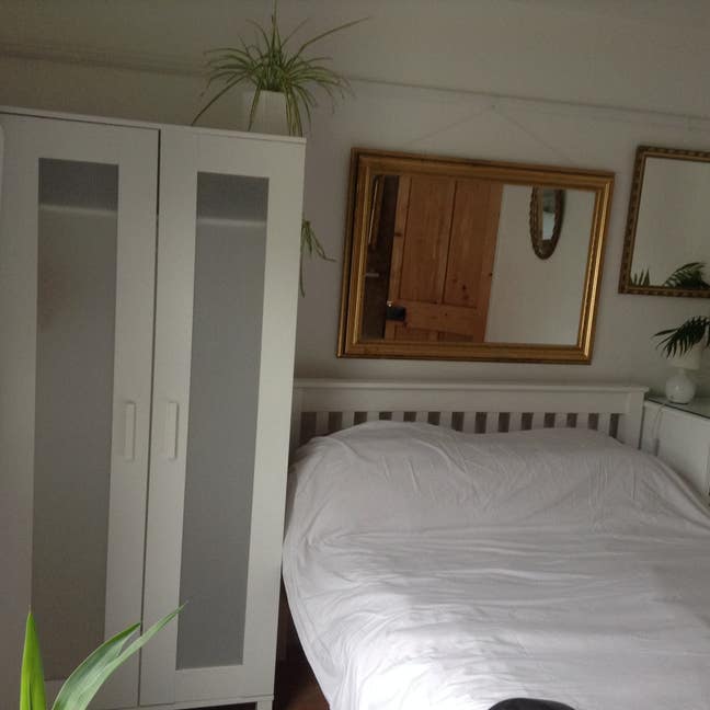 Spacious and bright double room available  Main Photo