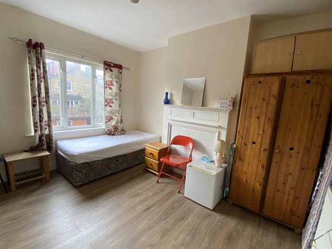 Double Room 5 mins walk Wimbledon Park Station Main Photo