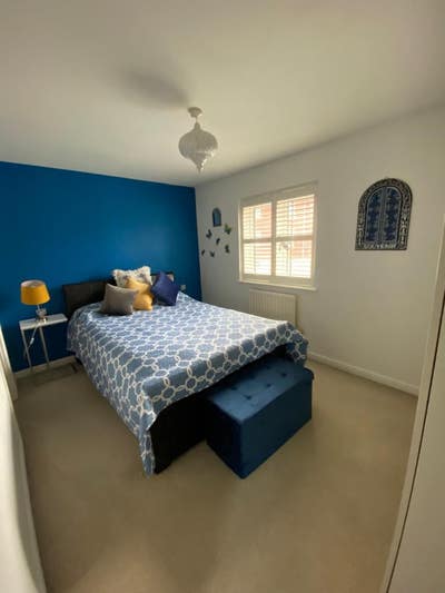 Double Bedroom with Ensuite in Detached House Main Photo