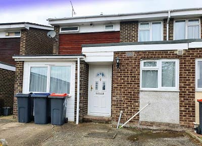  Double Room Available - Post Graduates Only Main Photo