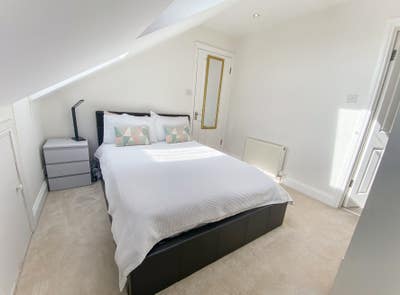 Double room with shared ensuite & roof terrace Main Photo