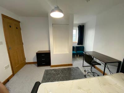 Nice 3 bed house share ,  available now  Main Photo