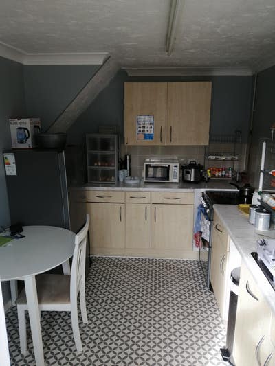 Room in a quiet area, close to shops, train, town Main Photo