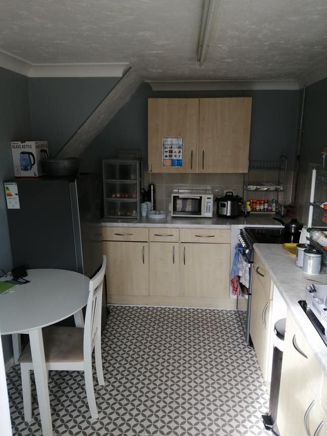 Room in a quiet area, close to shops, train, town Main Photo