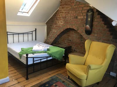 Lovely double attic room on Horns Road Main Photo