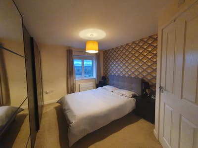 Double master en-suite room in quiet estate Main Photo