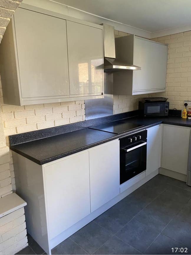 Lovely large room, great house. Desirable area. Main Photo