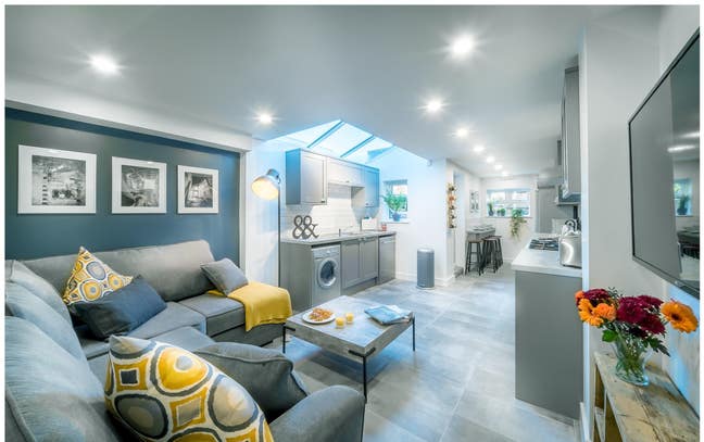 Unreal Ensuite Room Available from 28/06 Main Photo