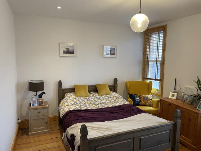 Double Room In Large Victorian House - MON - FRI  Main Photo